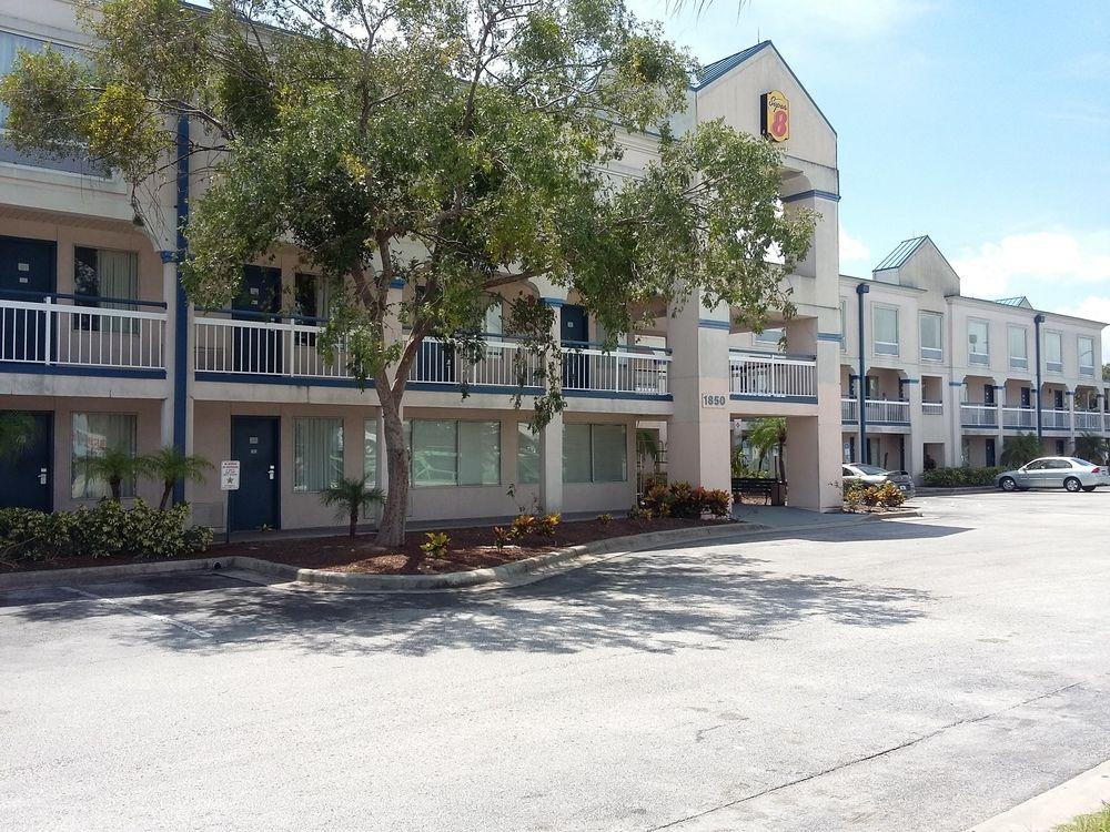 Williamsburg Super 8 By Wyndham Orlando Near Florida Mall מראה חיצוני תמונה