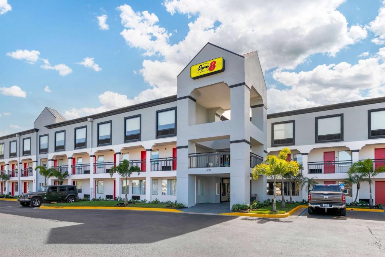 Williamsburg Super 8 By Wyndham Orlando Near Florida Mall מראה חיצוני תמונה