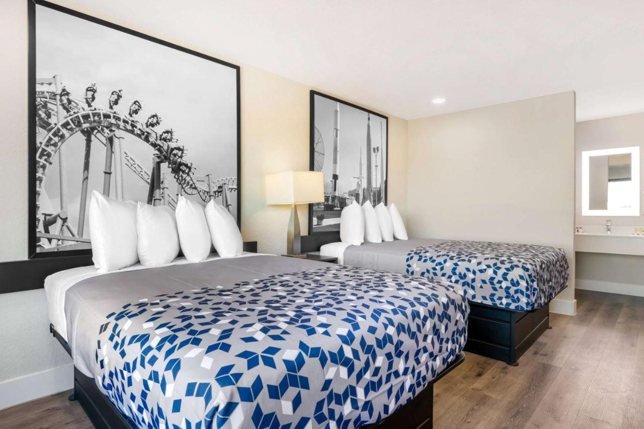Williamsburg Super 8 By Wyndham Orlando Near Florida Mall מראה חיצוני תמונה