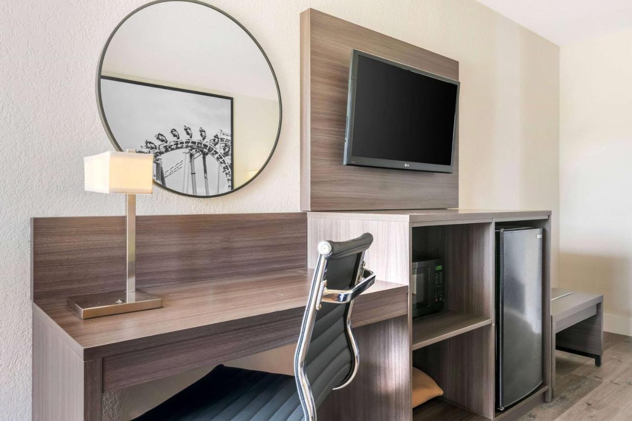 Williamsburg Super 8 By Wyndham Orlando Near Florida Mall מראה חיצוני תמונה