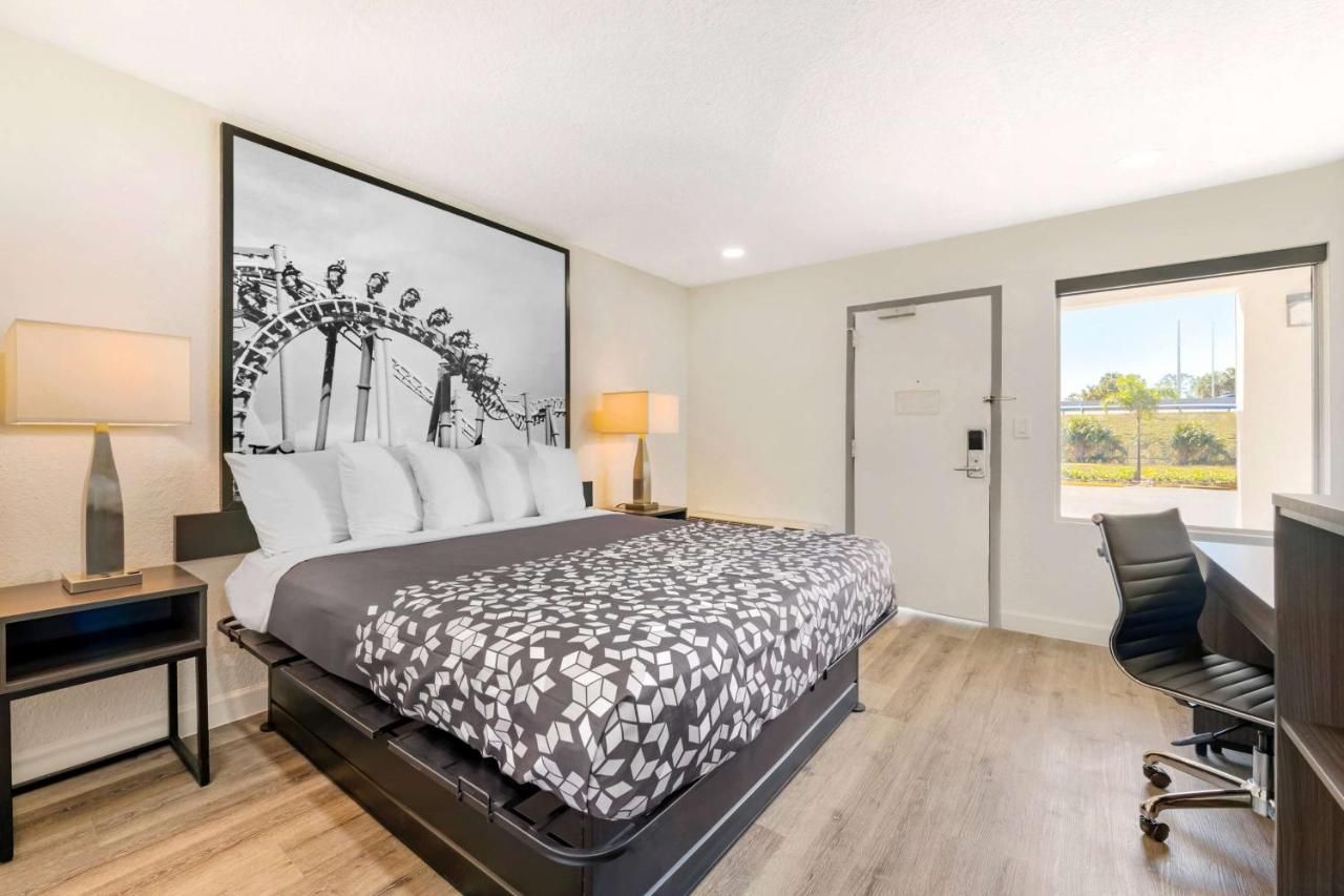 Williamsburg Super 8 By Wyndham Orlando Near Florida Mall מראה חיצוני תמונה