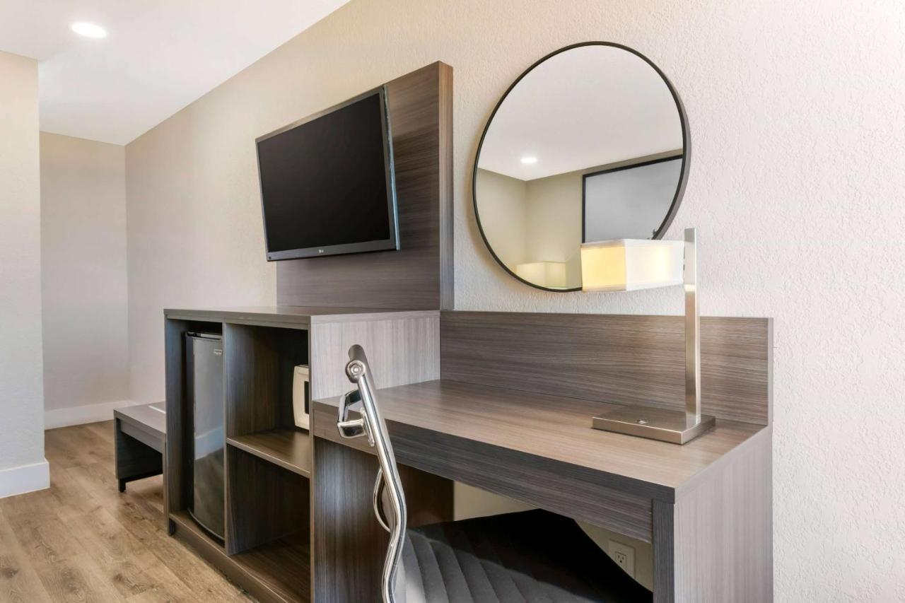 Williamsburg Super 8 By Wyndham Orlando Near Florida Mall מראה חיצוני תמונה