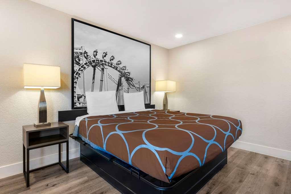 Williamsburg Super 8 By Wyndham Orlando Near Florida Mall חדר תמונה