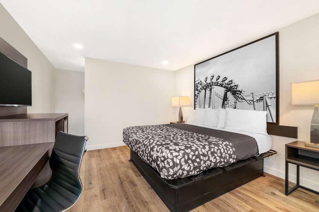 Williamsburg Super 8 By Wyndham Orlando Near Florida Mall חדר תמונה