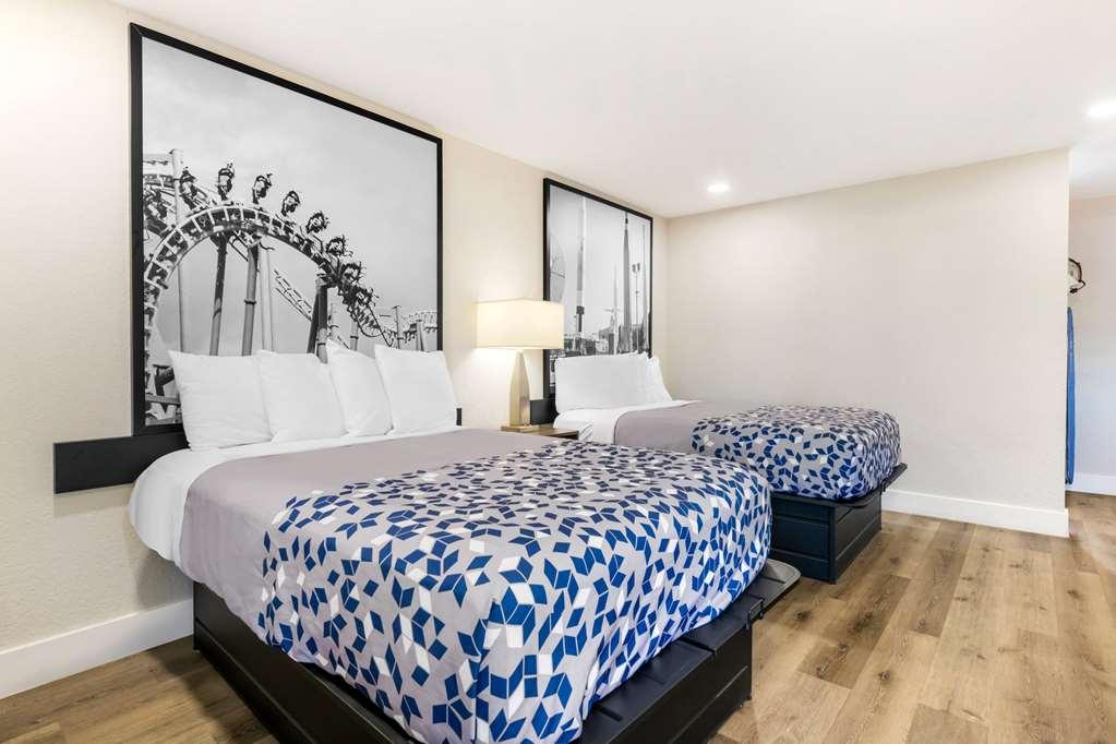 Williamsburg Super 8 By Wyndham Orlando Near Florida Mall חדר תמונה