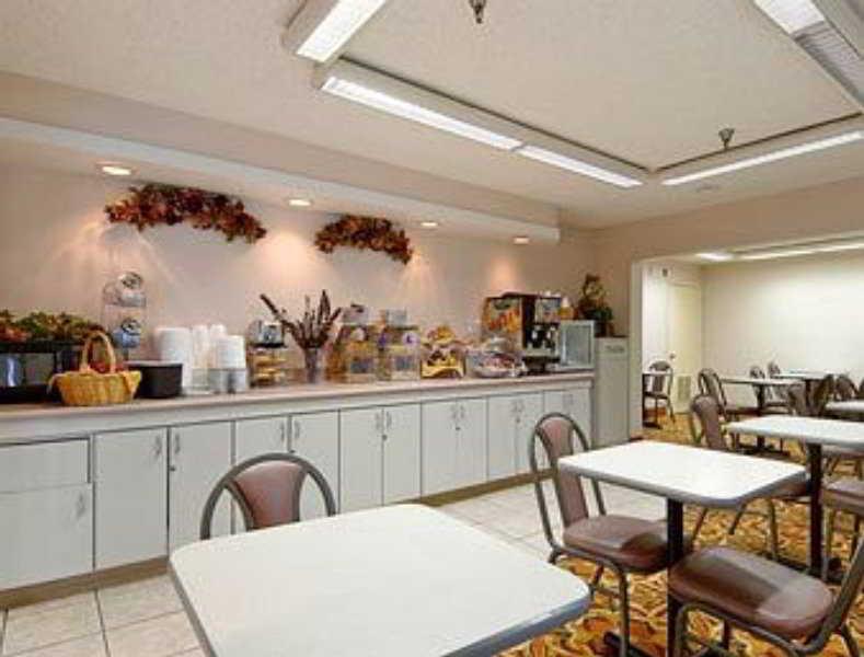Williamsburg Super 8 By Wyndham Orlando Near Florida Mall מסעדה תמונה